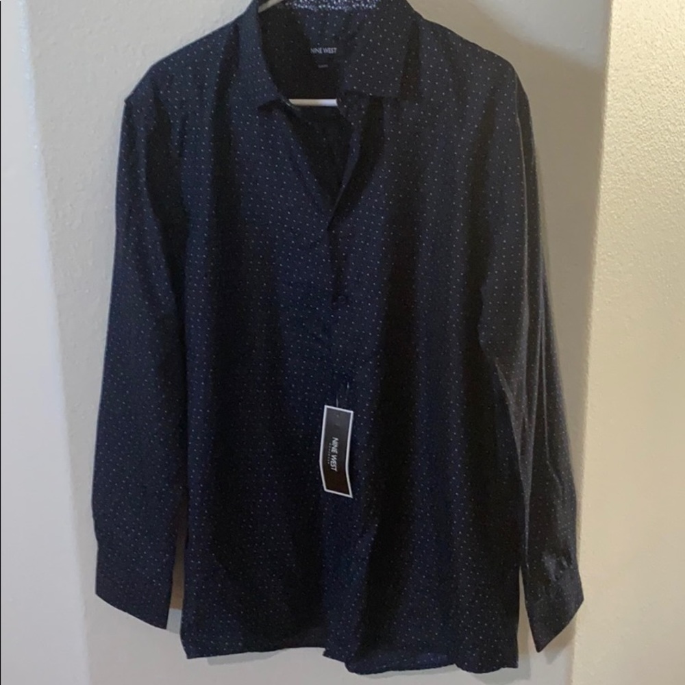 Men casual button down long sleeve shirt.